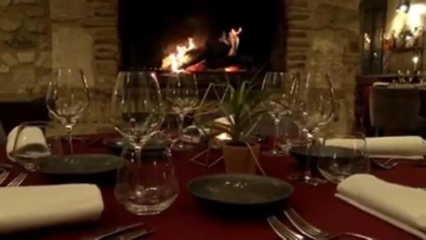 Fond de commerce restaurant situé dans un village médiéval très touristique à 15 minutes de Bergerac.