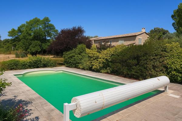 Ancienne bergerie en pierre restaurée avec soin