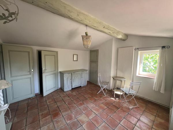 Ancienne bergerie en pierre restaurée avec soin