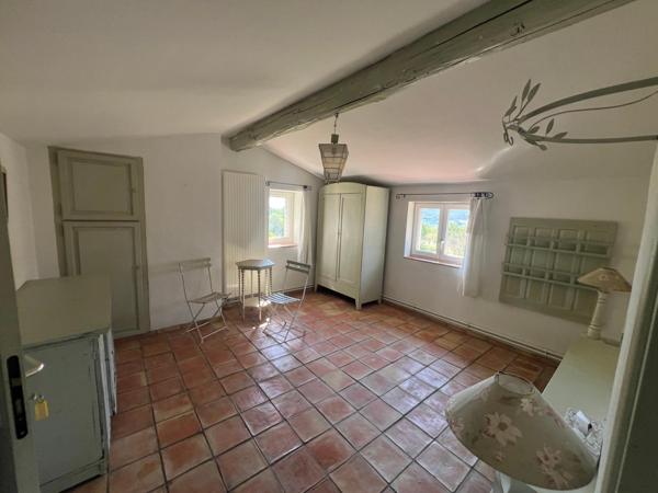 Ancienne bergerie en pierre restaurée avec soin