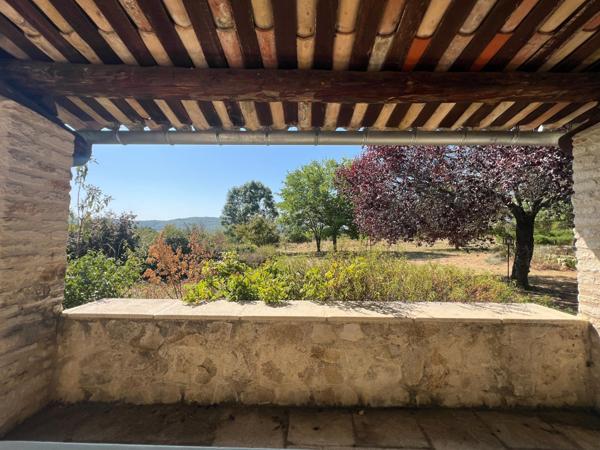 Ancienne bergerie en pierre restaurée avec soin