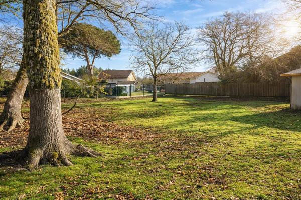 MAGNIFIQUE TERRAIN DE 1712 M²