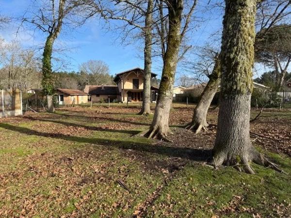 MAGNIFIQUE TERRAIN DE 1712 M²