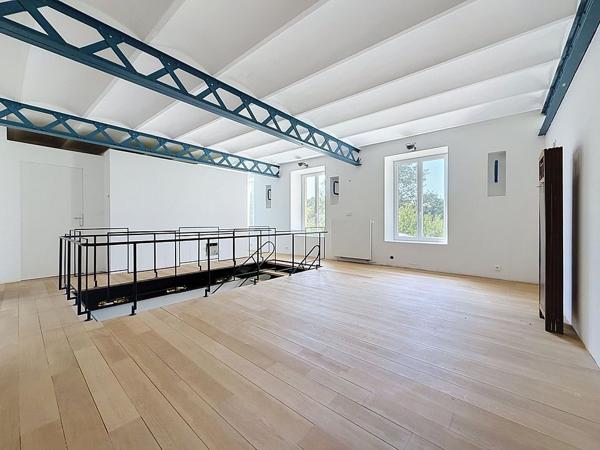 DUPLEX DE 181 M² AVEC PARC ARBORE DE 9588 M²