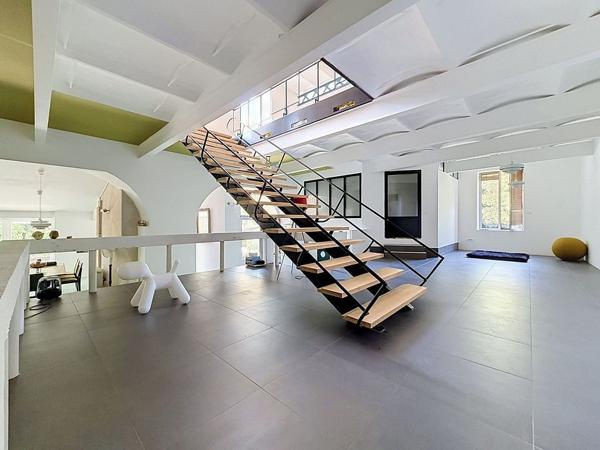 DUPLEX DE 181 M² AVEC PARC ARBORE DE 9588 M²