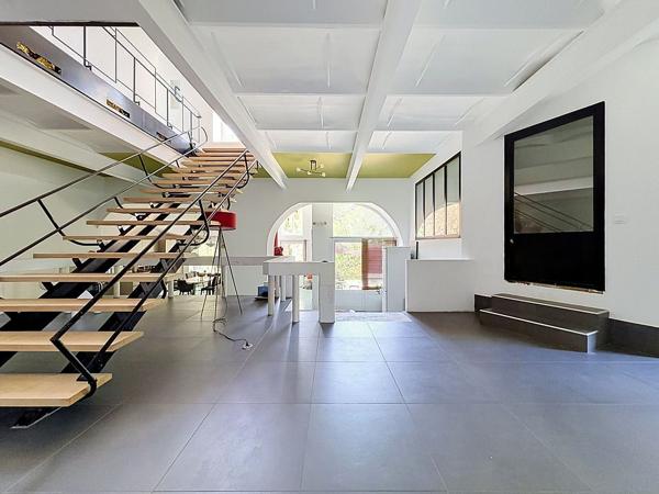 DUPLEX DE 181 M² AVEC PARC ARBORE DE 9588 M²