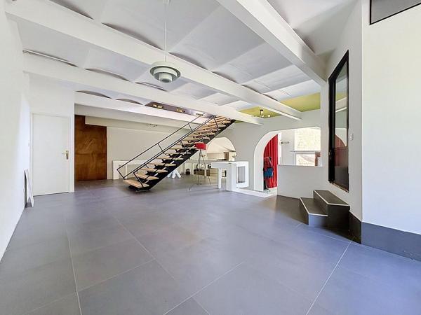 DUPLEX DE 181 M² AVEC PARC ARBORE DE 9588 M²