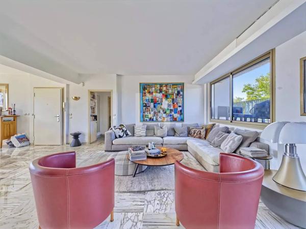 Versant Ouest du Cap d'Antibes - 4 pièces belle vue mer