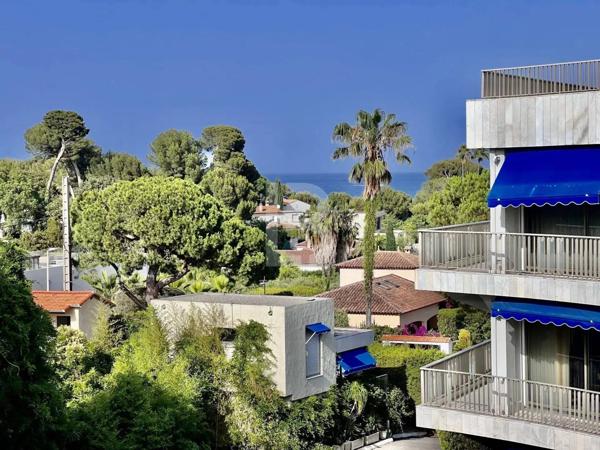 Versant Ouest du Cap d'Antibes - 4 pièces belle vue mer