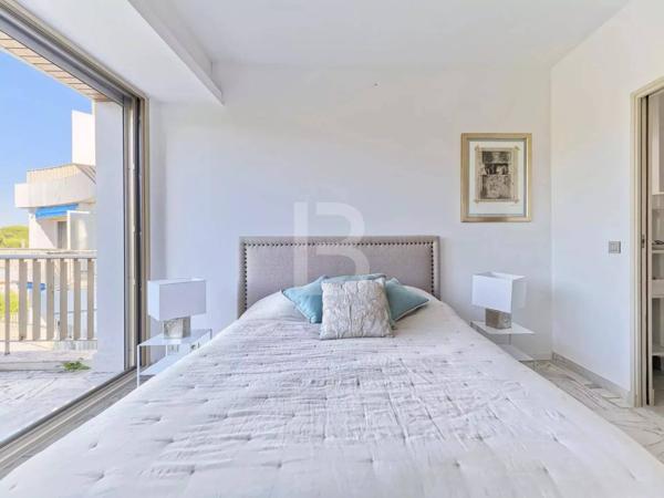 Versant Ouest du Cap d'Antibes - 4 pièces belle vue mer