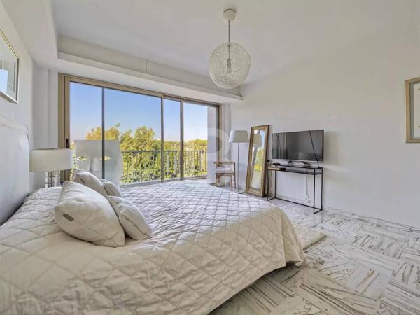 Versant Ouest du Cap d'Antibes - 4 pièces belle vue mer