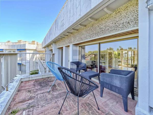 Versant Ouest du Cap d'Antibes - 4 pièces belle vue mer