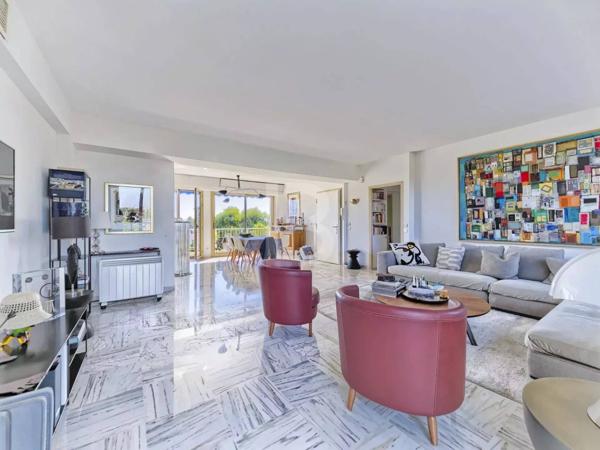 Versant Ouest du Cap d'Antibes - 4 pièces belle vue mer