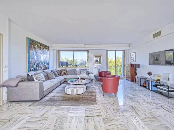 Versant Ouest du Cap d'Antibes - 4 pièces belle vue mer