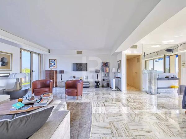 Versant Ouest du Cap d'Antibes - 4 pièces belle vue mer