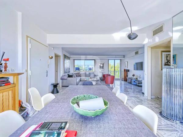 Versant Ouest du Cap d'Antibes - 4 pièces belle vue mer