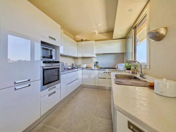 Versant Ouest du Cap d'Antibes - 4 pièces belle vue mer