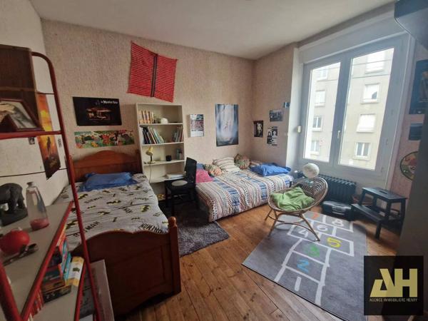 EXCLUSIVITÉ - RIVE DROITE - MAISON DES ANNÉES 30 - 4 CHAMBRES - TRÈS BELLE VUE MER - PETIT JARDINET - RARE