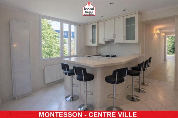 A VENDRE - APPARTEMENT DUPLEX AU 1ER ET COMBLES DE 65 M² - PIECE DE VIE DE 35M - 1/2 COUCHAGES - PARKING - CALME - ESPACES COMMUNS ARBORES - RARE