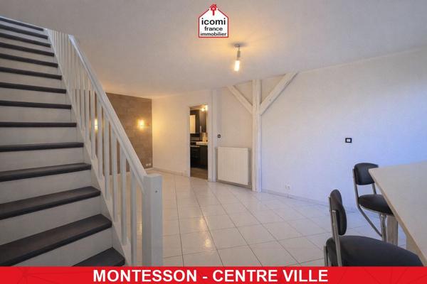 A VENDRE - APPARTEMENT DUPLEX AU 1ER ET COMBLES DE 65 M² - PIECE DE VIE DE 35M - 1/2 COUCHAGES - PARKING - CALME - ESPACES COMMUNS ARBORES - RARE