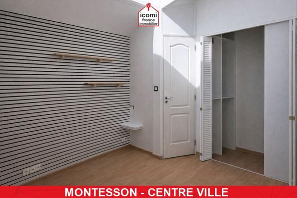 A VENDRE - APPARTEMENT DUPLEX AU 1ER ET COMBLES DE 65 M² - PIECE DE VIE DE 35M - 1/2 COUCHAGES - PARKING - CALME - ESPACES COMMUNS ARBORES - RARE
