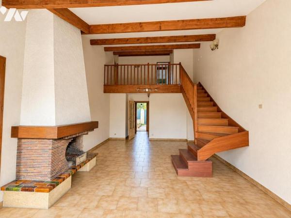 Cagnes-sur-Mer – Maison d’environ 148 m² avec terrasse, jardin et vaste rez-de-jardin