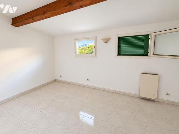 Cagnes-sur-Mer – Maison d’environ 148 m² avec terrasse, jardin et vaste rez-de-jardin