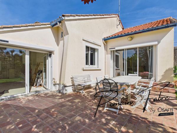 Maison plain pied de 4 chambres avec grand jardin et dépendances.