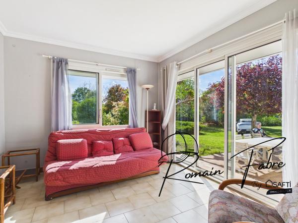 Maison plain pied de 4 chambres avec grand jardin et dépendances.