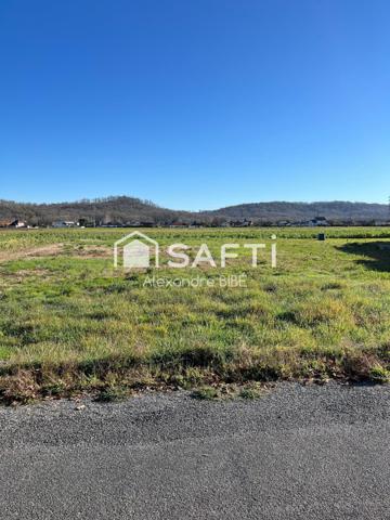 Imaginez votre future maison sur ce terrain plein de potentiel