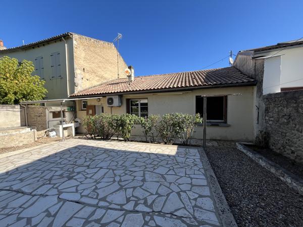 Entre LAREOLE ET LANGON- Maison de village de 83 M2 avec cour, garage attenant et petite dépendance