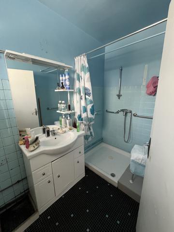 Entre LAREOLE ET LANGON- Maison de village de 83 M2 avec cour, garage attenant et petite dépendance