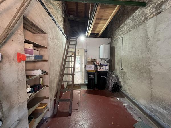 Entre LAREOLE ET LANGON- Maison de village de 83 M2 avec cour, garage attenant et petite dépendance