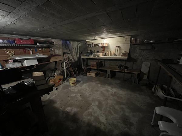 Entre LAREOLE ET LANGON- Maison de village de 83 M2 avec cour, garage attenant et petite dépendance