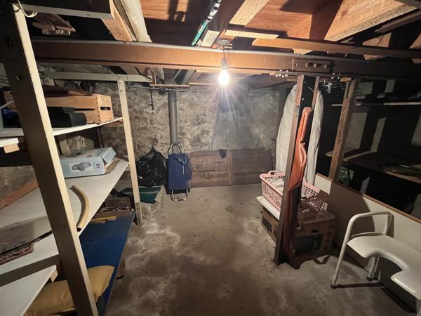 Entre LAREOLE ET LANGON- Maison de village de 83 M2 avec cour, garage attenant et petite dépendance