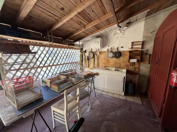 Entre LAREOLE ET LANGON- Maison de village de 83 M2 avec cour, garage attenant et petite dépendance