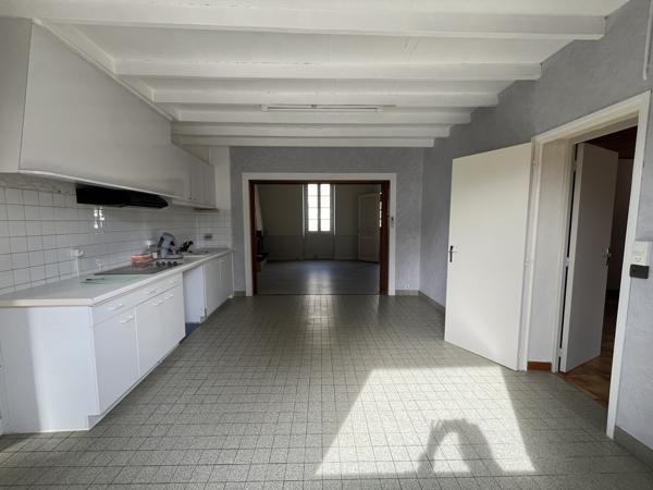 Entre LAREOLE ET LANGON- Maison de village de 83 M2 avec cour, garage attenant et petite dépendance
