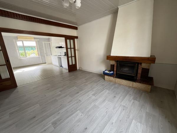 Entre LAREOLE ET LANGON- Maison de village de 83 M2 avec cour, garage attenant et petite dépendance
