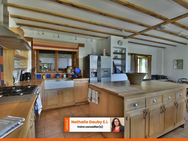 Ensemble de 3 maisons avec grande piscine, dans son écrin de verdure de 2,5 hectares