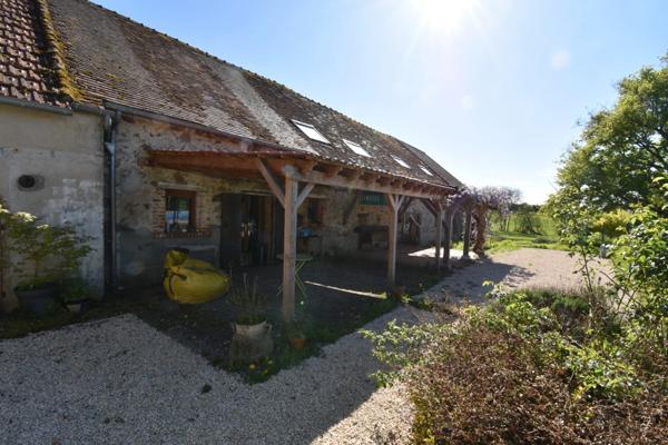 Ensemble de 3 maisons avec grande piscine, dans son écrin de verdure de 2,5 hectares