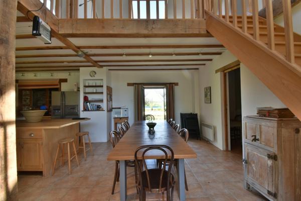 Ensemble de 3 maisons avec grande piscine, dans son écrin de verdure de 2,5 hectares
