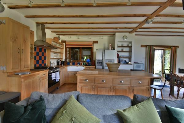 Ensemble de 3 maisons avec grande piscine, dans son écrin de verdure de 2,5 hectares