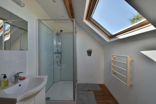 Ensemble de 3 maisons avec grande piscine, dans son écrin de verdure de 2,5 hectares