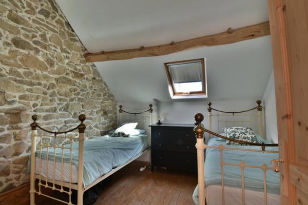 Ensemble de 3 maisons avec grande piscine, dans son écrin de verdure de 2,5 hectares