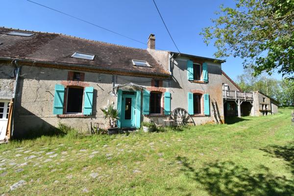 Ensemble de 3 maisons avec grande piscine, dans son écrin de verdure de 2,5 hectares