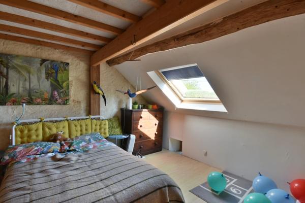 Ensemble de 3 maisons avec grande piscine, dans son écrin de verdure de 2,5 hectares