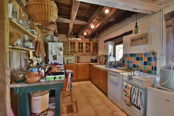 Ensemble de 3 maisons avec grande piscine, dans son écrin de verdure de 2,5 hectares