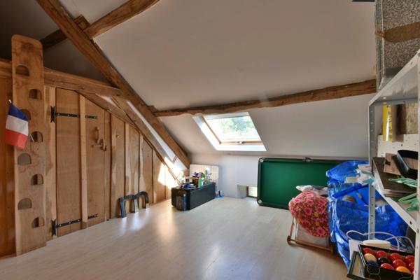 Ensemble de 3 maisons avec grande piscine, dans son écrin de verdure de 2,5 hectares