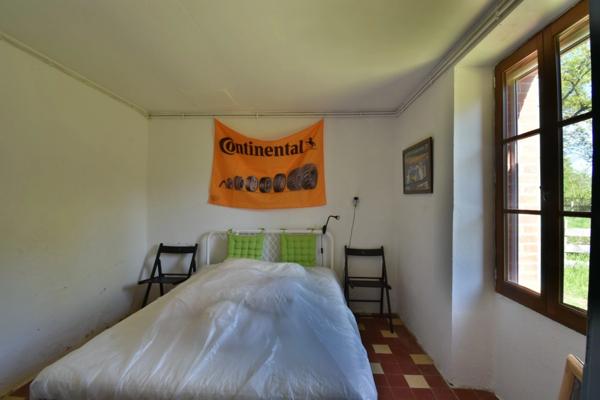 Ensemble de 3 maisons avec grande piscine, dans son écrin de verdure de 2,5 hectares