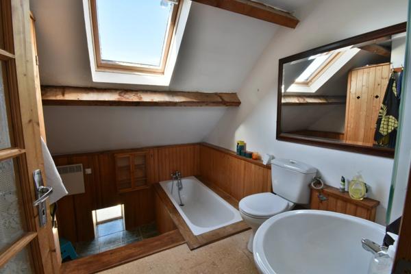 Ensemble de 3 maisons avec grande piscine, dans son écrin de verdure de 2,5 hectares